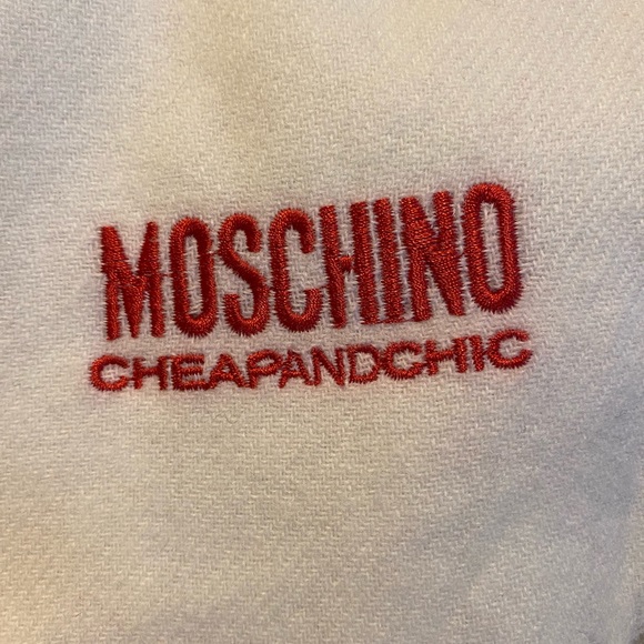 Moschino Hearts Wool Scarf - Picture 3 of 5